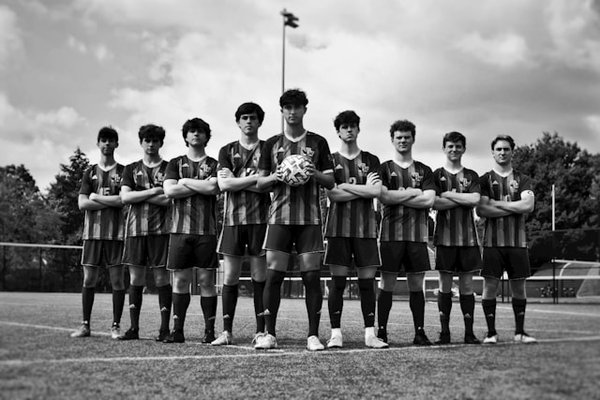 Quel est le rôle des médecins du sport dans la gestion des commotions cérébrales chez les footballeurs?