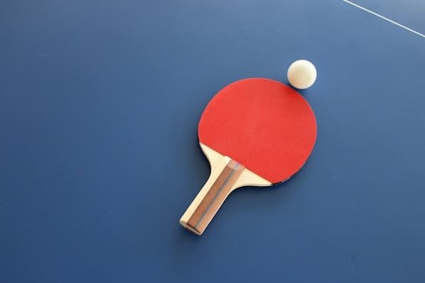 Quels sont les exercices de base pour améliorer la synchronisation en double en tennis de table?